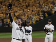 Seattle Mariners starting pitcher Felix Hernandez tips his cap as he leaves the team&#039;s baseball game against the Oakland Athletics during the sixth inning Thursday, Sept. 26, 2019, in Seattle in his final start of the season. (AP Photo/Ted S.