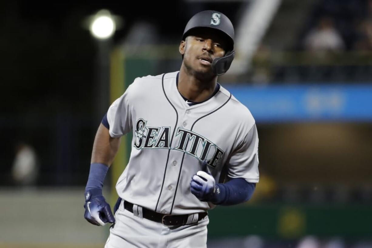 Seattle Mariners starting pitcher Justin Dunn delivers during the first inning of the team&#039;s baseball game against the Pittsburgh Pirates in Pittsburgh, Wednesday, Sept. 18, 2019. (AP Photo/Gene J.