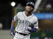 Seattle Mariners starting pitcher Justin Dunn delivers during the first inning of the team&#039;s baseball game against the Pittsburgh Pirates in Pittsburgh, Wednesday, Sept. 18, 2019. (AP Photo/Gene J.