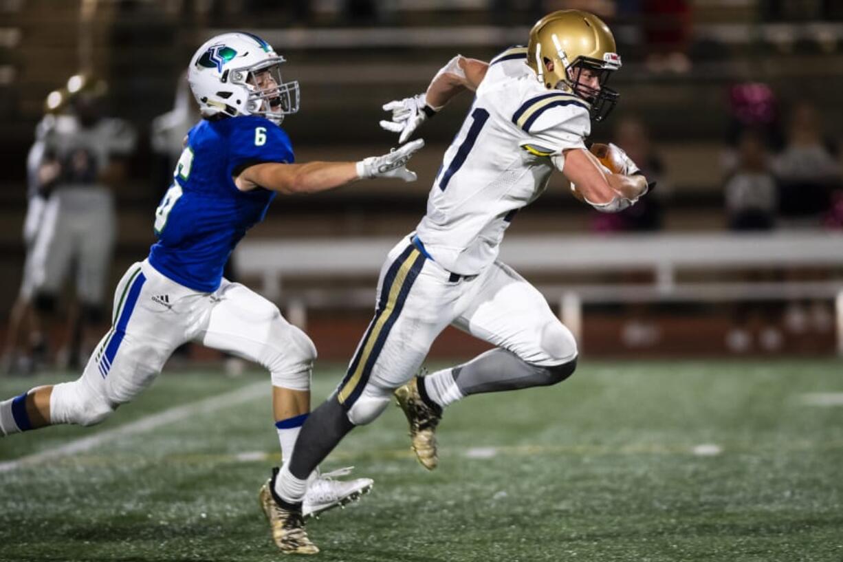 Kelso&#039;s Josh Webb evades Mountain View&#039;s Davis Delmage to rush for a 77-yard touchdown during a game at McKenzie Stadium on Friday night, Oct. 25, 2019.