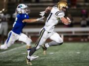 Kelso&#039;s Josh Webb evades Mountain View&#039;s Davis Delmage to rush for a 77-yard touchdown during a game at McKenzie Stadium on Friday night, Oct. 25, 2019.