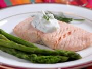 Low-sodium salmon with cucumber-dill sauce. (Hillary Levin/St.