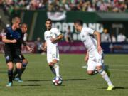 Portland Timbers&#039; Sebastian Blanco, center, passes the ball ahead to Christhian Paredes, right, as San Jose Earthquakes&#039; Jackson Yueill, front left, defends during an MLS soccer match in Portland, Ore., Sunday, Oct. 6, 2019.