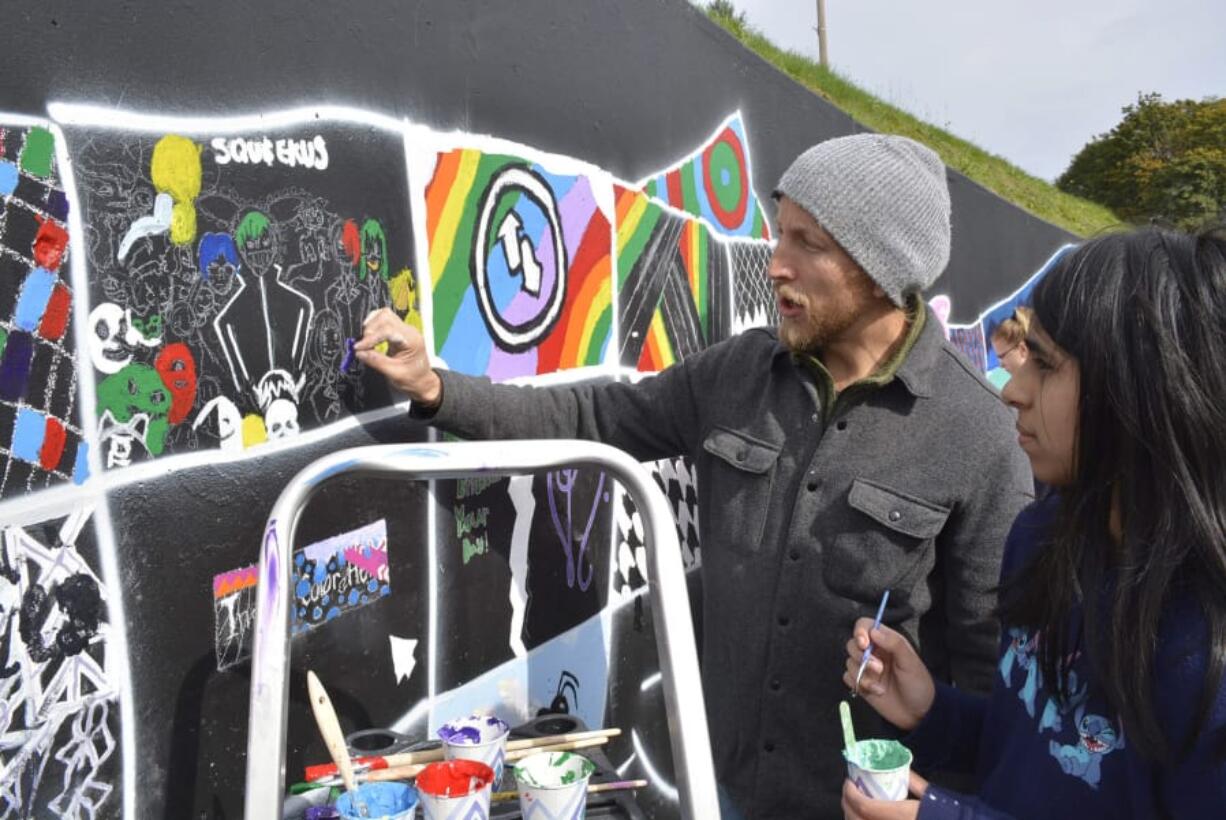 Washougal: Local muralist Travis London with Jemtegaard Middle School student Bianca Montoya, one of the students in the district&#039;s Club 8 after-school program who worked on a new mural in downtown Washougal.