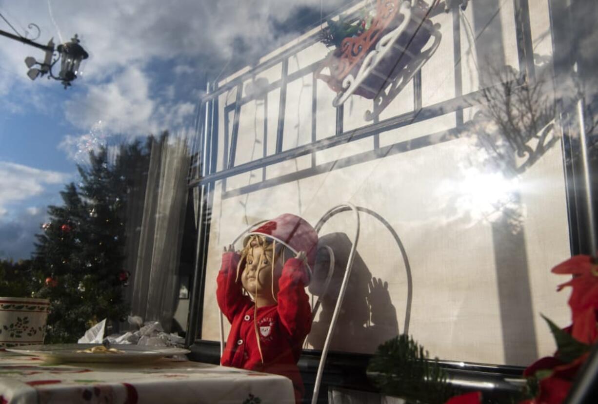 Little Italy&#039;s Trattoria won the Best Use of Business Theme award for the Vancouver&#039;s Downtown Association Holiday Window Decorating Contest. The restaurant&#039;s display featured a boy pouring a bucket of spaghetti on his head, based on a painting hanging on one of the restaurant&#039;s walls.