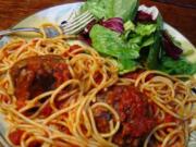 Spaghetti and meatballs (Linda Gassenheimer/TNS) (istock.com)