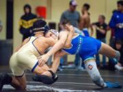 Mountain View&#039;s Noah Messman (132 pounds) tries to take down Kelso&#039;s Derick Soto in the 3A Sub-Regional Championship match on Saturday at Hudson&#039;s Bay High School.