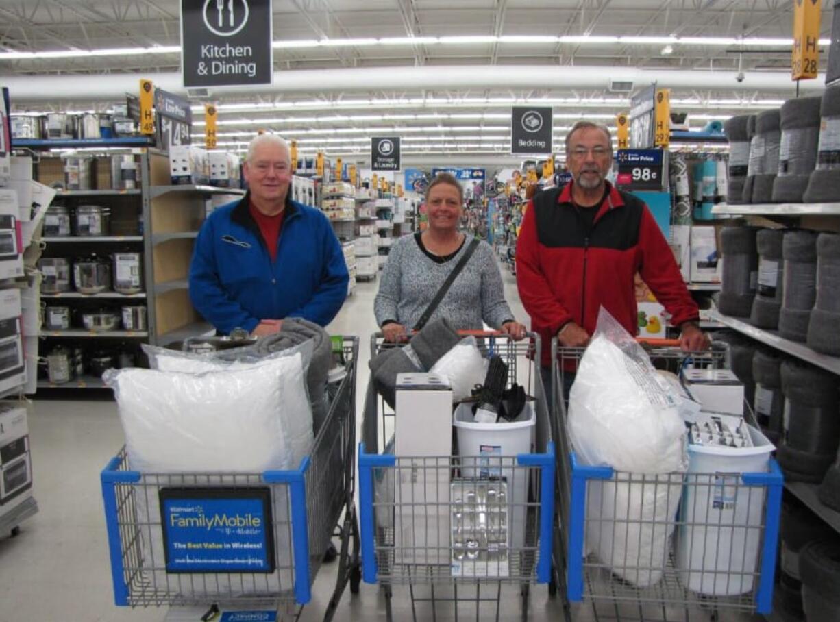 RIVERIDGE: Wendell Stewart, Gail Schmall and Past Exalted Ruler Leonard Mills, buy items for Welcome Home kits, which the Vancouver Elks Lodge No.