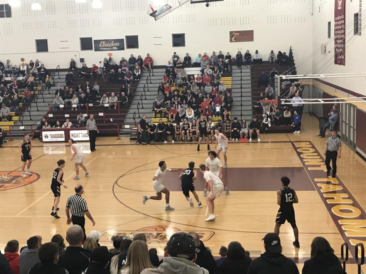 Union's Josh Reznick drives the lane in the third quarter of the Titans' 83-65 victory over Sumner.