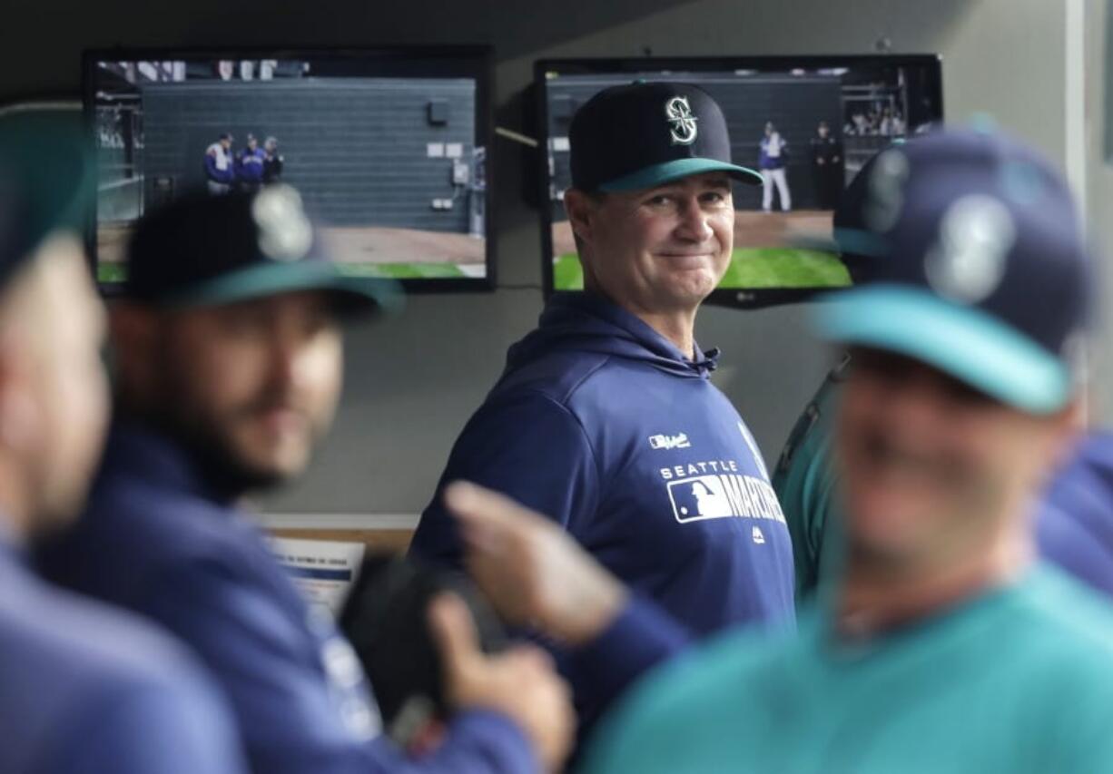 Seattle Mariners manager Scott Servais, center, will lead a team that will feature young players and prospects that could determine whether the Mariners&#039; rebuild plans work. (Ted S.