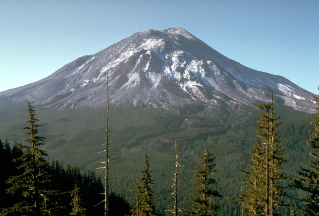 A lahar on Mount Adams would put thousands at risk but monitoring