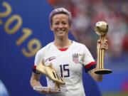 The U.S. men&#039;s national team urged the U.S. Soccer Federation to sharply increase pay of the American women and accused the governing body of making low-ball offers in negotiations with the men.