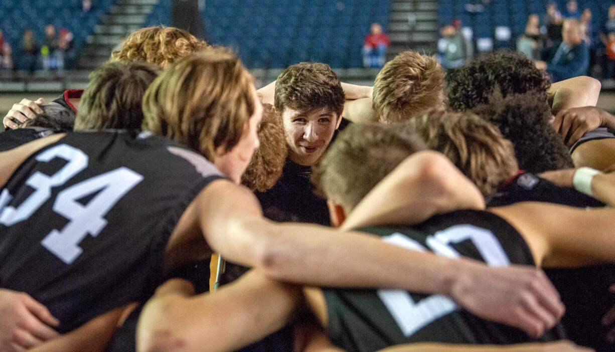 Injured guard Brad Lackey talks to his Union teammates following their 63-49 win over Glacier Peak in the 4A State third-place game on Saturday the Tacoma Dome.