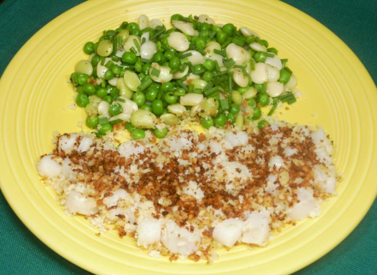 Baked Bay Scallops with Butter Beans and Peas (Linda Gassenheimer/TNS)