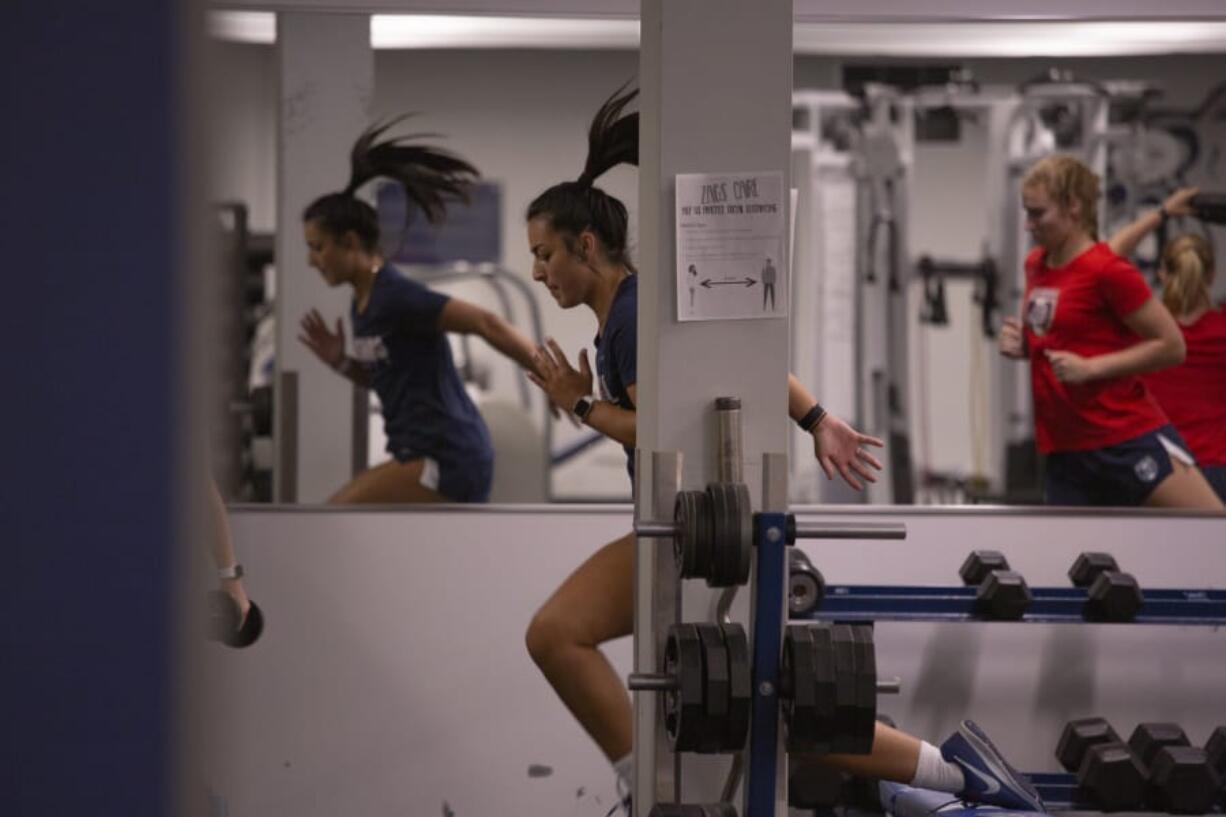 Maddie Kemp goes through a drill with the Gonzaga women&#039;s soccer team, a year after suffering a serious knee injury.