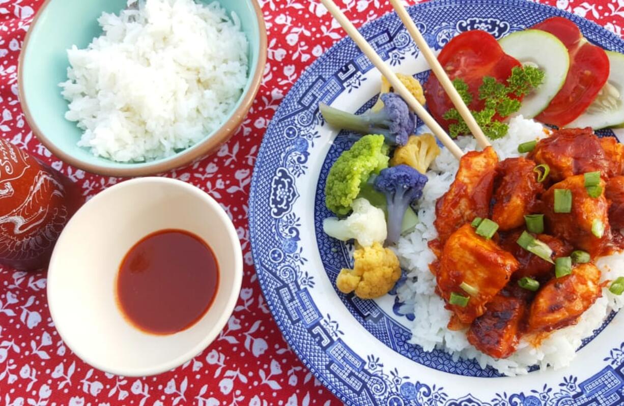 This tangy chicken is first fried with a light flour coating before being stirred into a mildly spicy tomato sauce.