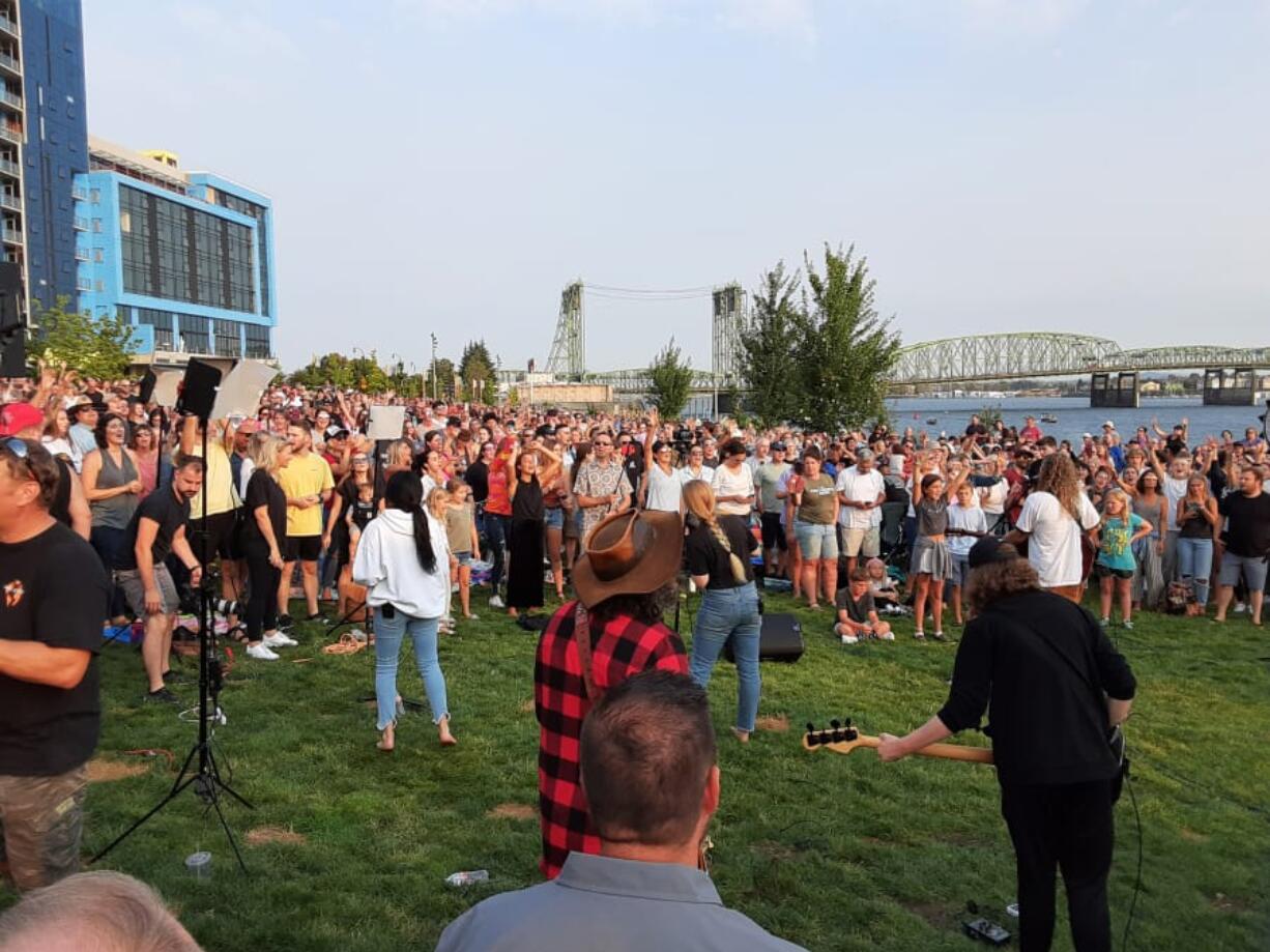 Thousands of people gathered Friday evening at Vancouver Waterfront Park for Let Us Worship, a national tour petitioning against bans on large gatherings at houses of worship.