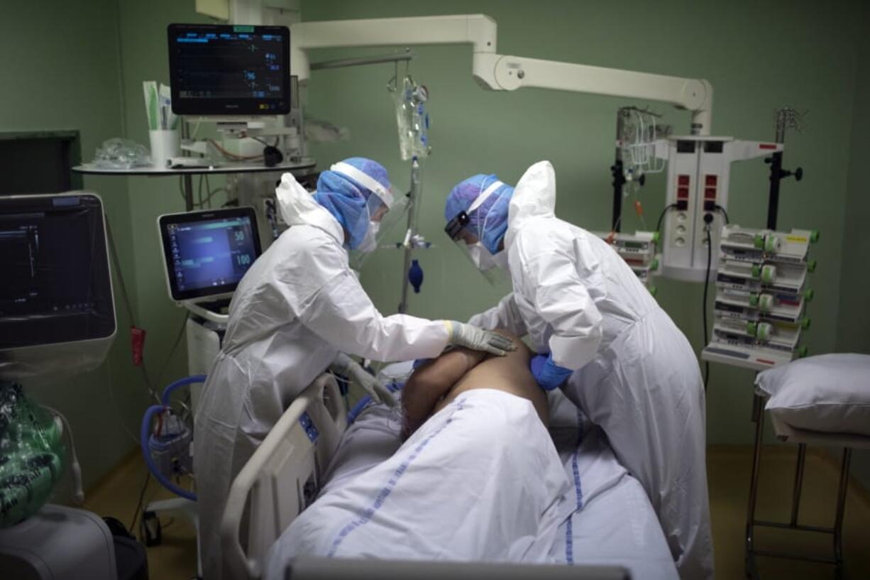 A medical crew treat a COVID-19 patient in the intensive care unit at the Joseph Imbert Hospital Center in Arles, southern France, Wednesday, Oct. 28, 2020. Many French doctors are urging a new nationwide lockdown, noting that 58% of the country&#039;s intensive care units are now occupied by COVID patients and medical staff are under increasing strain.