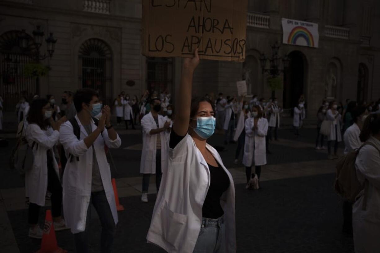 Medical residents take part in a protest against their working conditions during a strike in Barcelona, Spain, Tuesday, Oct. 20, 2020. Regional authorities across Spain continue to tighten restrictions against a sharp resurgence of coronavirus infections that is bringing the country&#039;s cumulative caseload close to one million infections, the highest tally in western Europe.