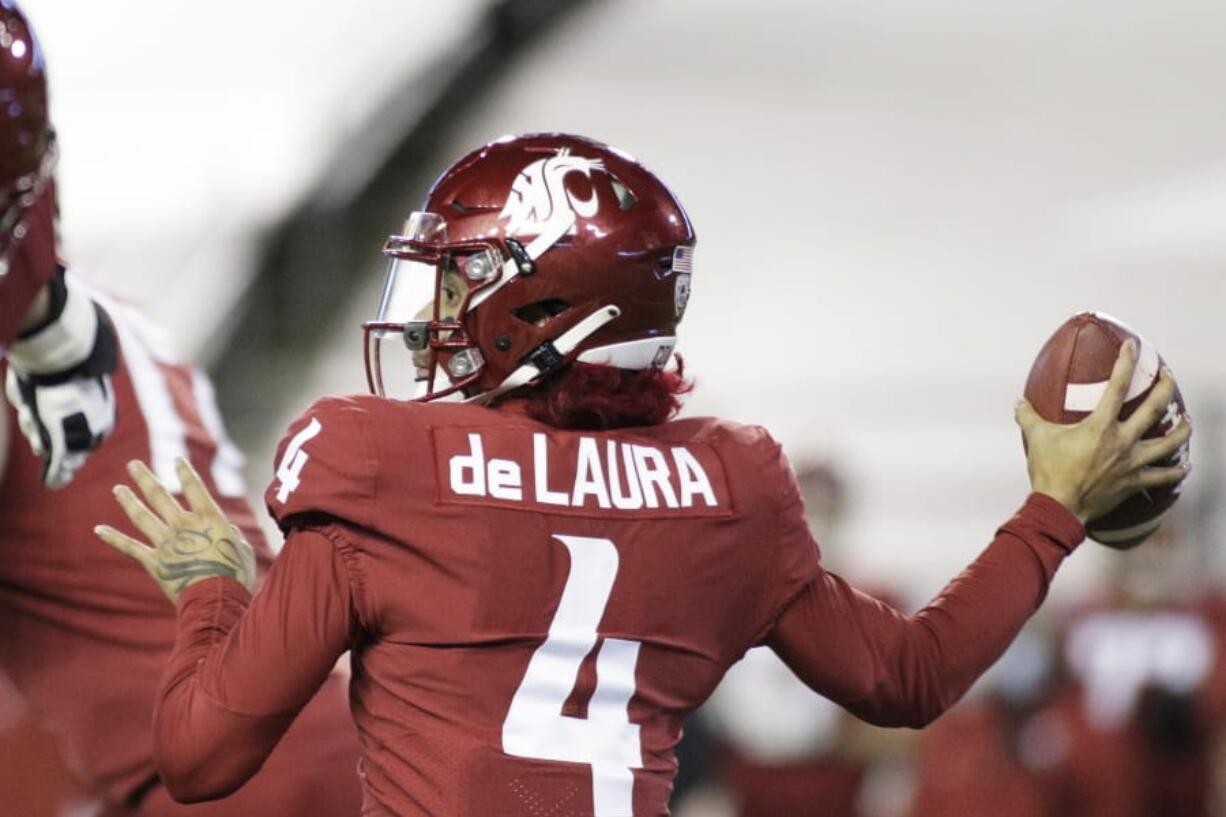 Washington State quarterback Jayden de Laura (4) throws a pass during the first half of the team&#039;s NCAA college football game against Oregon in Pullman, Wash., Saturday, Nov. 14, 2020.