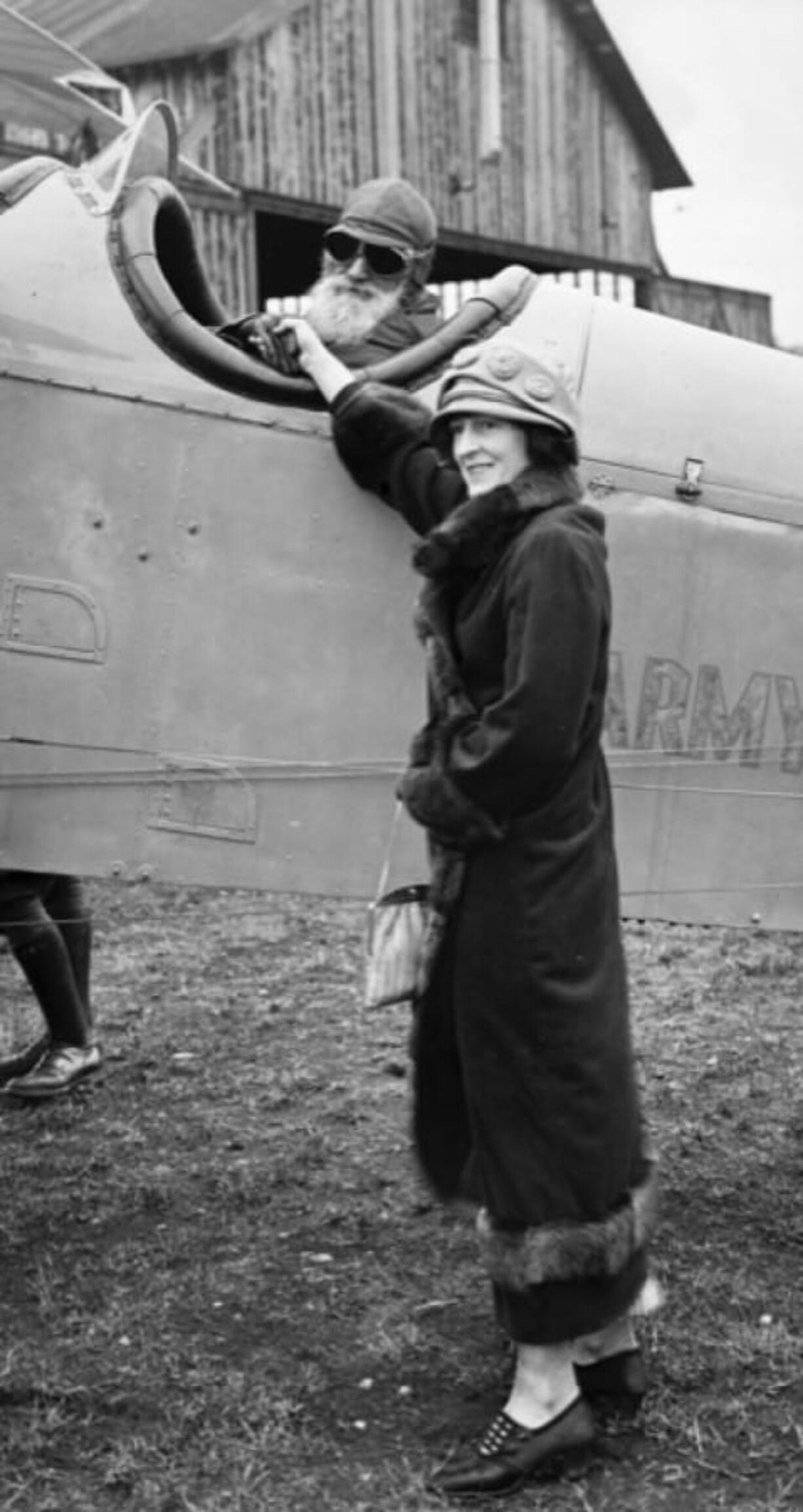 Mrs. Oakley Kelly speaks to Ezra Meeker, who&#039;s on his way to meet President Calvin Coolidge. At 96, Meeker became the first transcontinental air passenger in a plane flown by Mrs. Kelly&#039;s husband, Lt. Oakley Kelly, a record holder and veteran cross-country pilot.