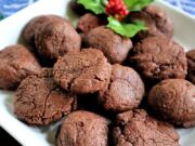 Mexican chocolate Christmas cookies are kissed with cinnamon and a dash of chili pepper.