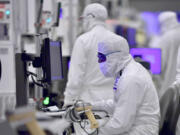 Production and cleanroom facilities at work in Intelis D1D/D1X plant in Hillsboro, Oregon, in April 2017.