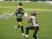 Tampa Bay Buccaneers&#039; Scott Miller catches a 39-yard touchdown pass against Green Bay Packers&#039; Kevin King during the first half of the NFC championship NFL football game in Green Bay, Wis., Sunday, Jan. 24, 2021.