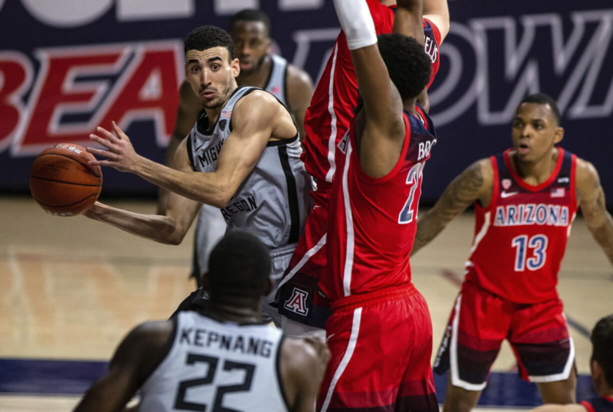 Oregon guard Chris Duarte (5) tries to pass the ball against Arizona during an NCAA college basketball game, Saturday, Feb. 13, 2021, in Tucson, Ariz.