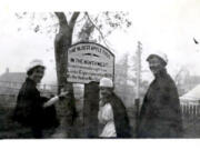 Military nurses pose for a photo in front of Vancouver&#039;s Old Apple Tree in 1918.