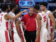 Houston head coach Kelvin Sampson talks to his team in the first half of a Sweet 16 game against Syracuse in the NCAA men&#039;s college basketball tournament at Hinkle Fieldhouse in Indianapolis, Saturday, March 27, 2021.