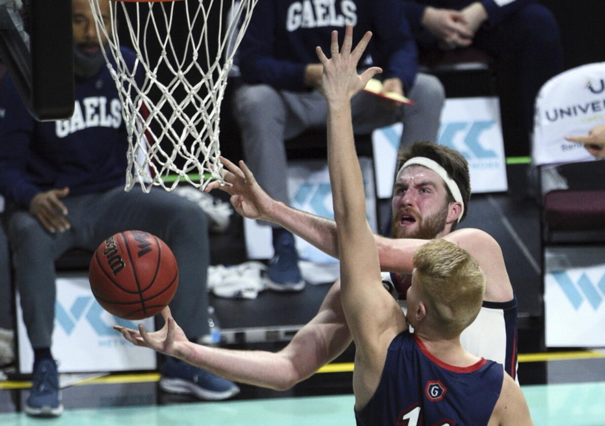 Gonzaga forward Drew Timme (2) lays up the ball against Saint Mary&#039;s the during the first half in West Coast Conference semifinals Monday in Las Vegas.