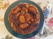 The butter and sugar caramelize around the apples, leaving them a dark honey-colored brown.