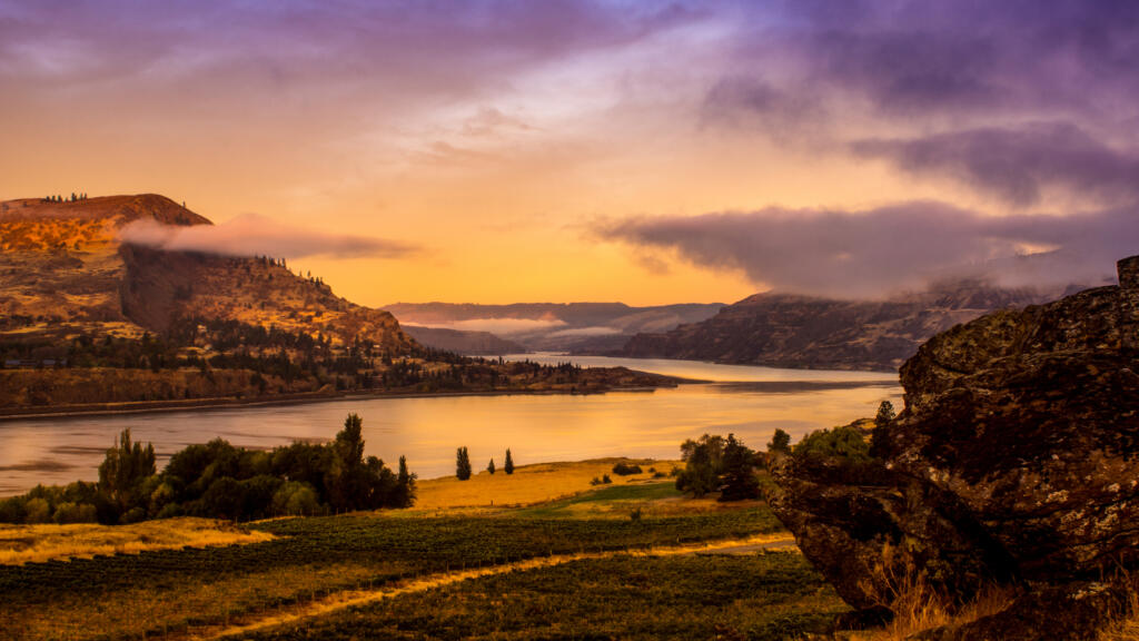 A foggy morning scene on the Columbia River near The Dalles, Oregon