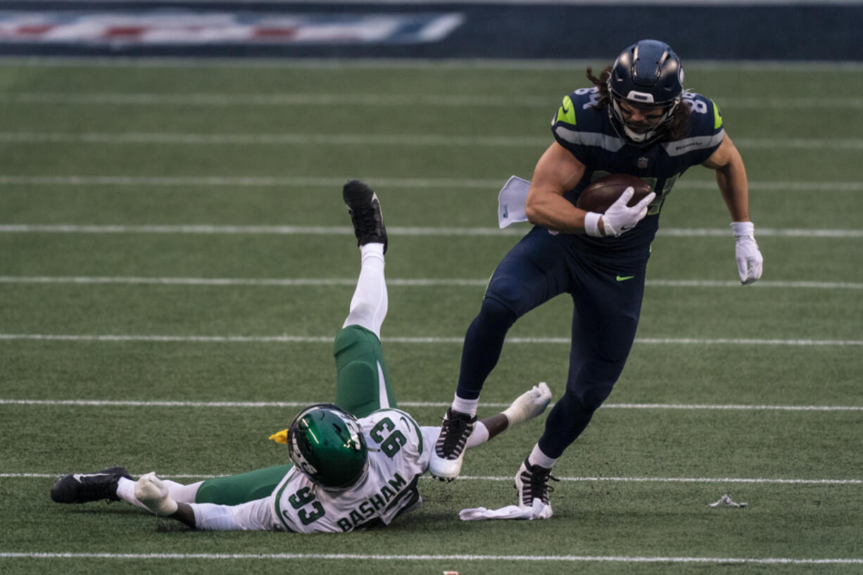 Seattle Seahawks tight end Colby Parkinson will be out of action after suffering a broken foot during training camp.