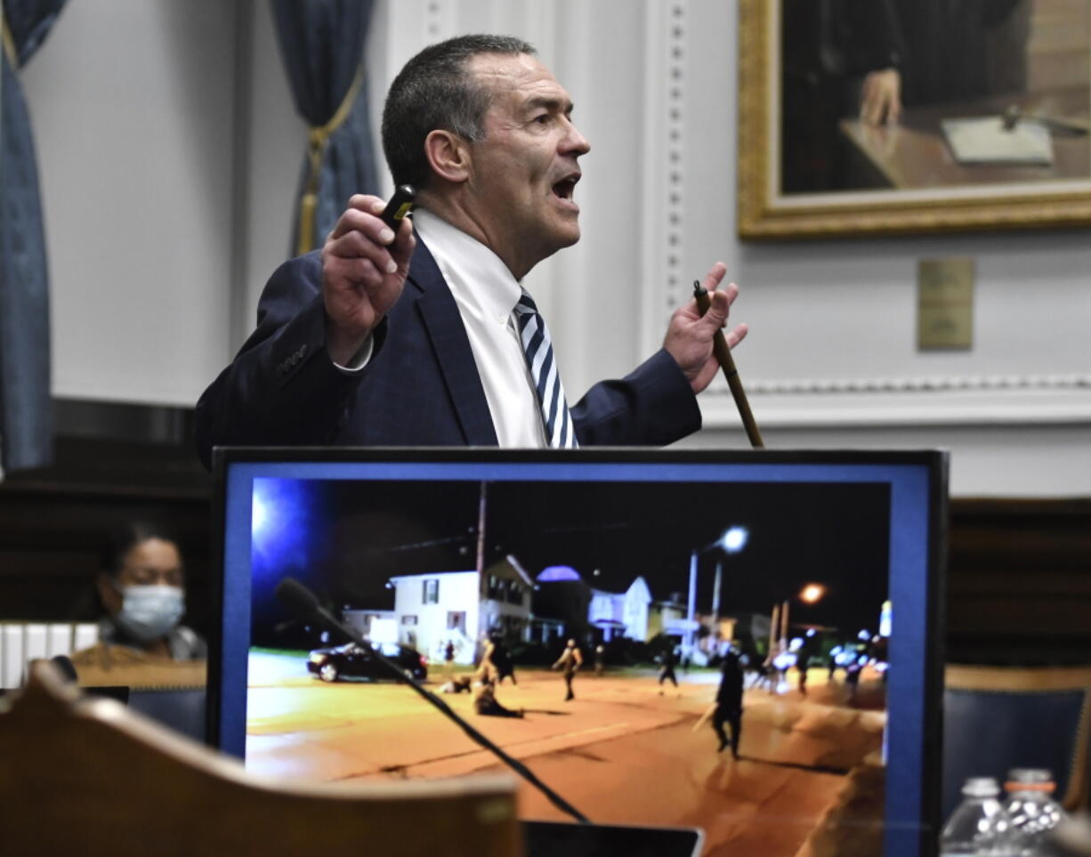 Mark Richards, Kyle Rittenhouse's lead attorney, gives his closing argument during Rittenhouse's trial at the Kenosha County Courthouse in Kenosha, Wis., on Monday, Nov. 15, 2021.