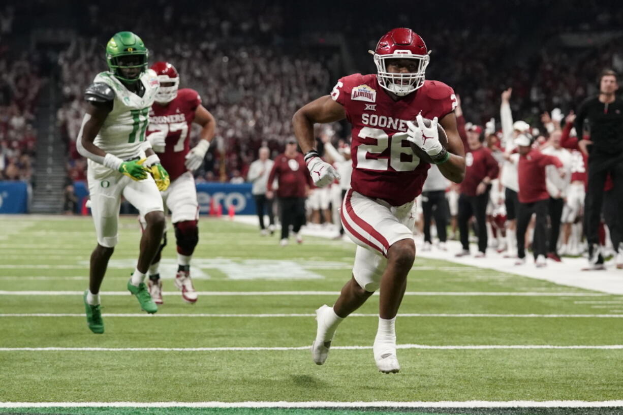 Oklahoma running back Kennedy Brooks (26) runs for a touchdown against Oregon during the first half of the Alamo Bowl NCAA college football game Wednesday, Dec. 29, 2021, in San Antonio.