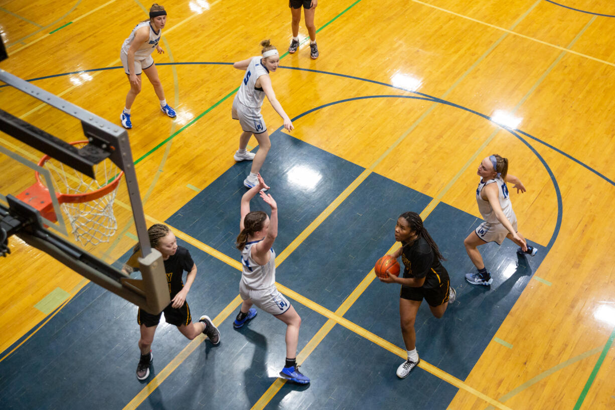 Hudson’s Bay Aniyah Hampton, bottom right, prepares to shoot in a game against Hockinson on Tuesday, Jan. 4,2022, at Hockinson High School in Brush Prairie.