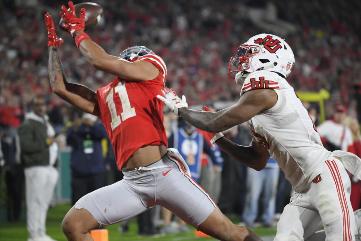 Ohio State wide receiver Jaxon Smith-Njigba, left, catches a touchdown next to Utah cornerback Malone Mataele during the second half in the Rose Bowl NCAA college football game Saturday, Jan. 1, 2022, in Pasadena, Calif.