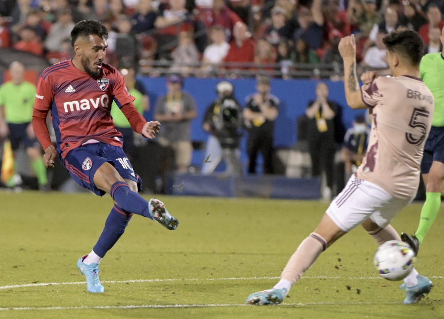Jesús Ferreira's late goal lifts FC Dallas over Sporting KC