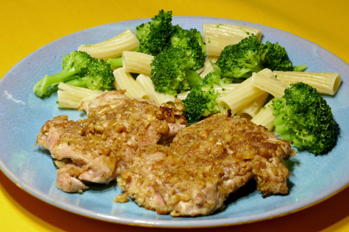 Walnut-crusted Chicken (Linda Gassenheimer/TNS)