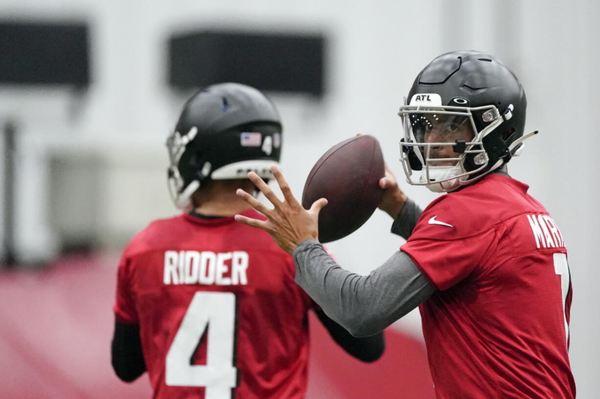 Atlanta Falcons quarterback Marcus Mariota throws a pass during NFL football practice Thursday, May 26, 2022, in Flowery Branch, Ga.