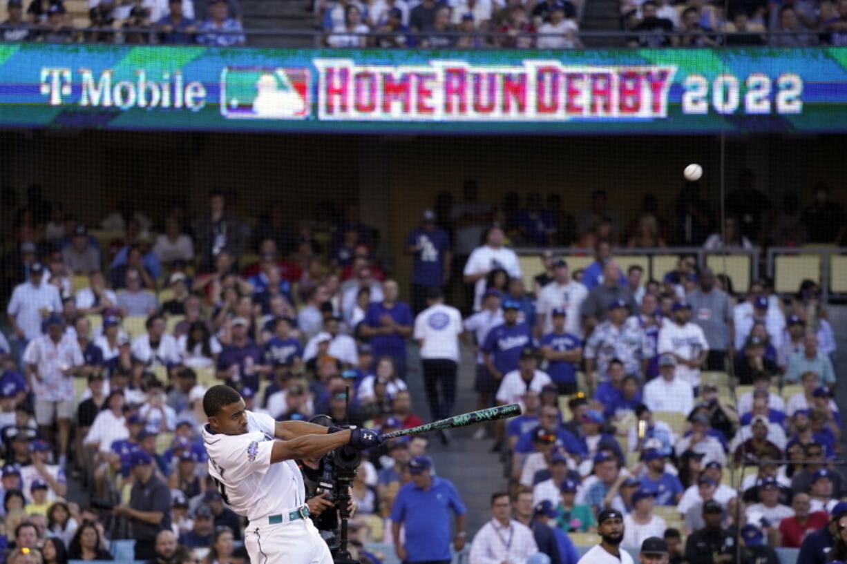 National League's Juan Soto, of the Washington Nationals, bats during the MLB All-Star baseball Home Run Derby, Monday, July 18, 2022, in Los Angeles. (AP Photo/Mark J.