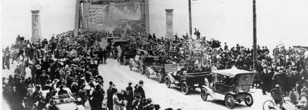 A large crowd attended the opening of the bridge in February 1917.Before it opened, those traveling between Portland and Vancouver had to take a ferry.