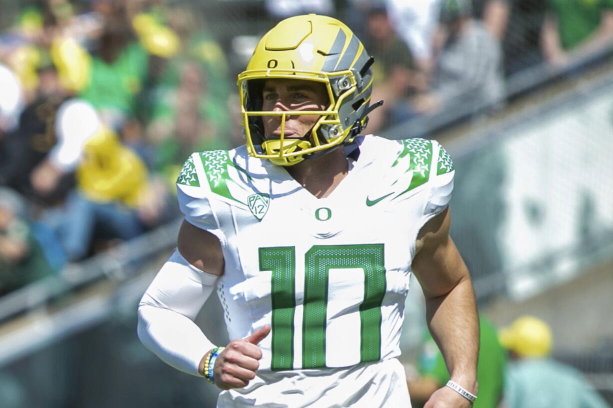 Oregon quarterback Bo Nix (10), who transferred from Auburn in time to participate in spring drills, is competing with redshirt freshmen Ty Thompson and Jay Butterfield for the Ducks starting job.