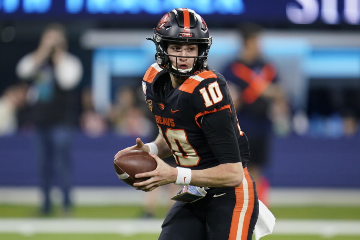 Oregon State quarterback Chance Nolan (10), a redshirt junior, started in 12 games for the Beavers last season, throwing 2,677 yards for 19 touchdowns. He had a 64.2% completion rate.