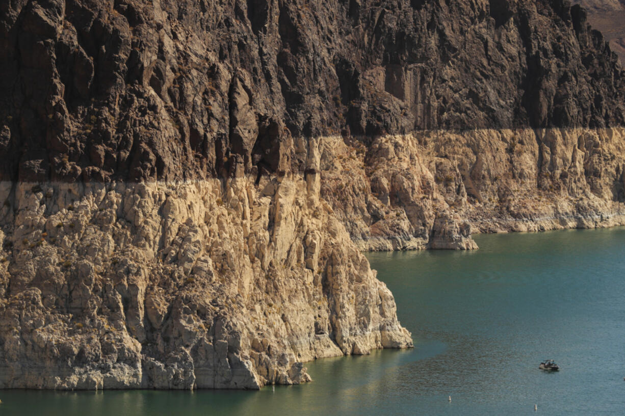 A boater gets an up-close view of the ???bathtub ring??? on Lake Mead ??? evidence of its low water level ??? while touring Hoover Dam. (Allen J.