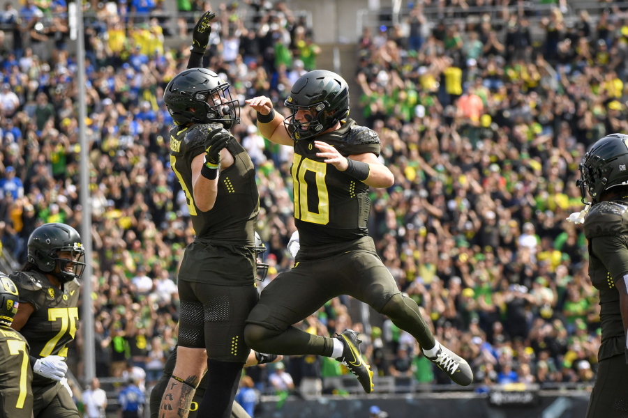 How efficient will Oregon's Bo Nix be against Colorado's porous,  opportunistic defense? 