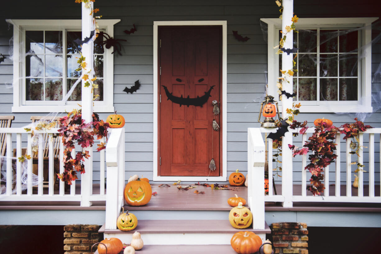 While it's far from time to start throwing up those Christmas lights, fall is here. That means that Halloween decor is going to start making its way onto front porches any day now.