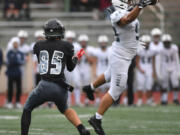 Skyview senior Jalen Salavea, right, intercepts a pass intended for Union junior Ben Hallead on Friday, Oct. 28, 2022, during a game between Skyview and Union at McKenzie Stadium.